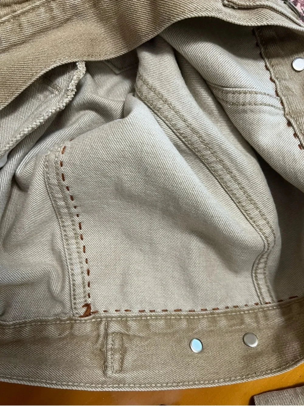 Levi's Premium Fresh Custom Upcycled Floral Denim Trucker Jacket Tan Medium